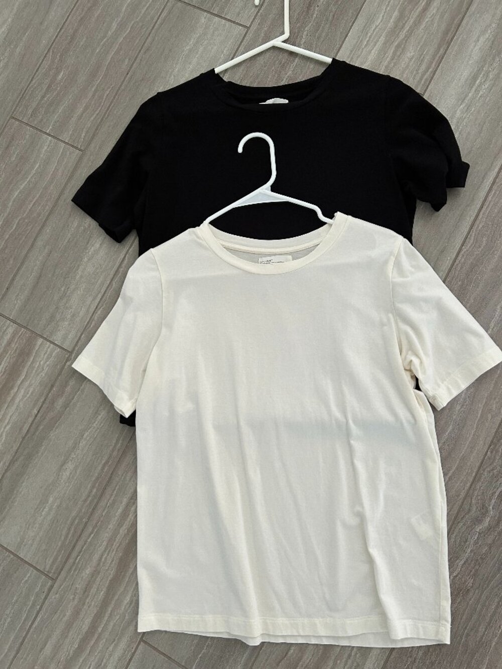 Oak & Fort - 2 T-shirts - Small - Lightweight & Stretchy
